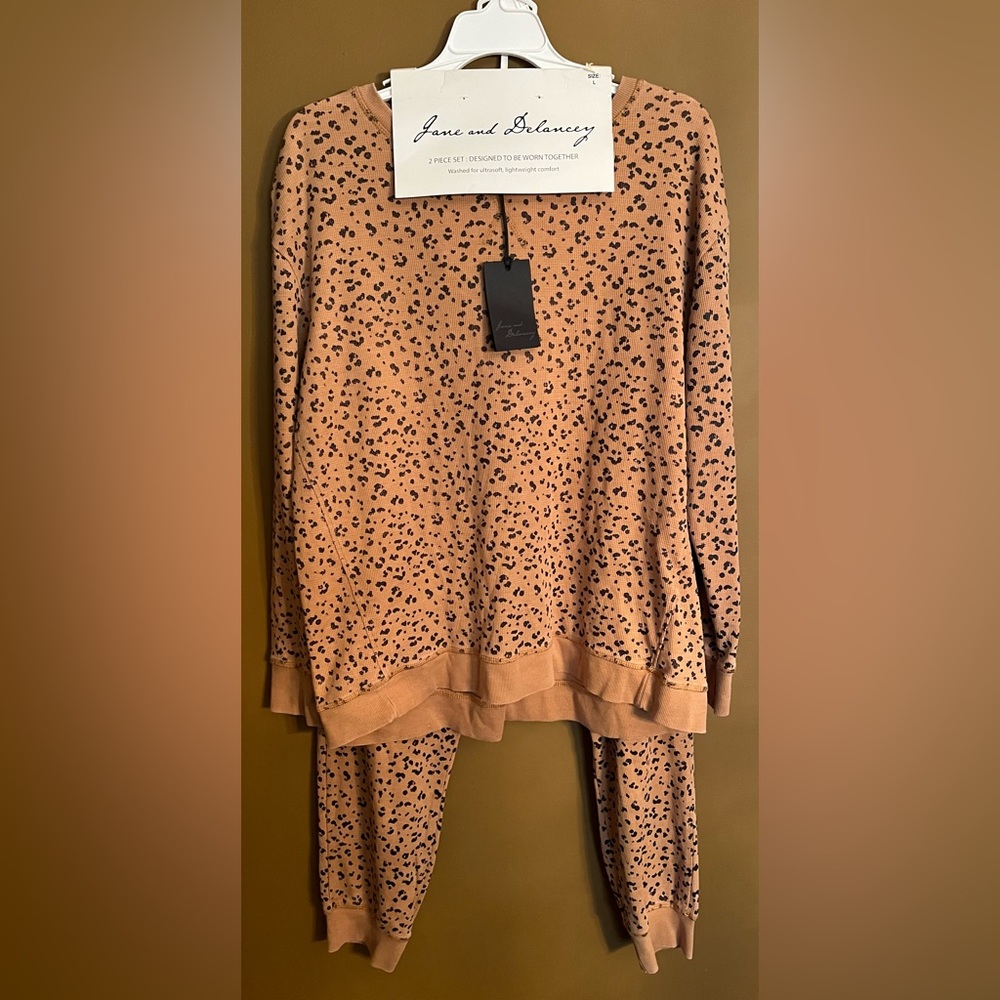 Jane and Delancey Peach Leopard Print Lounge Set
